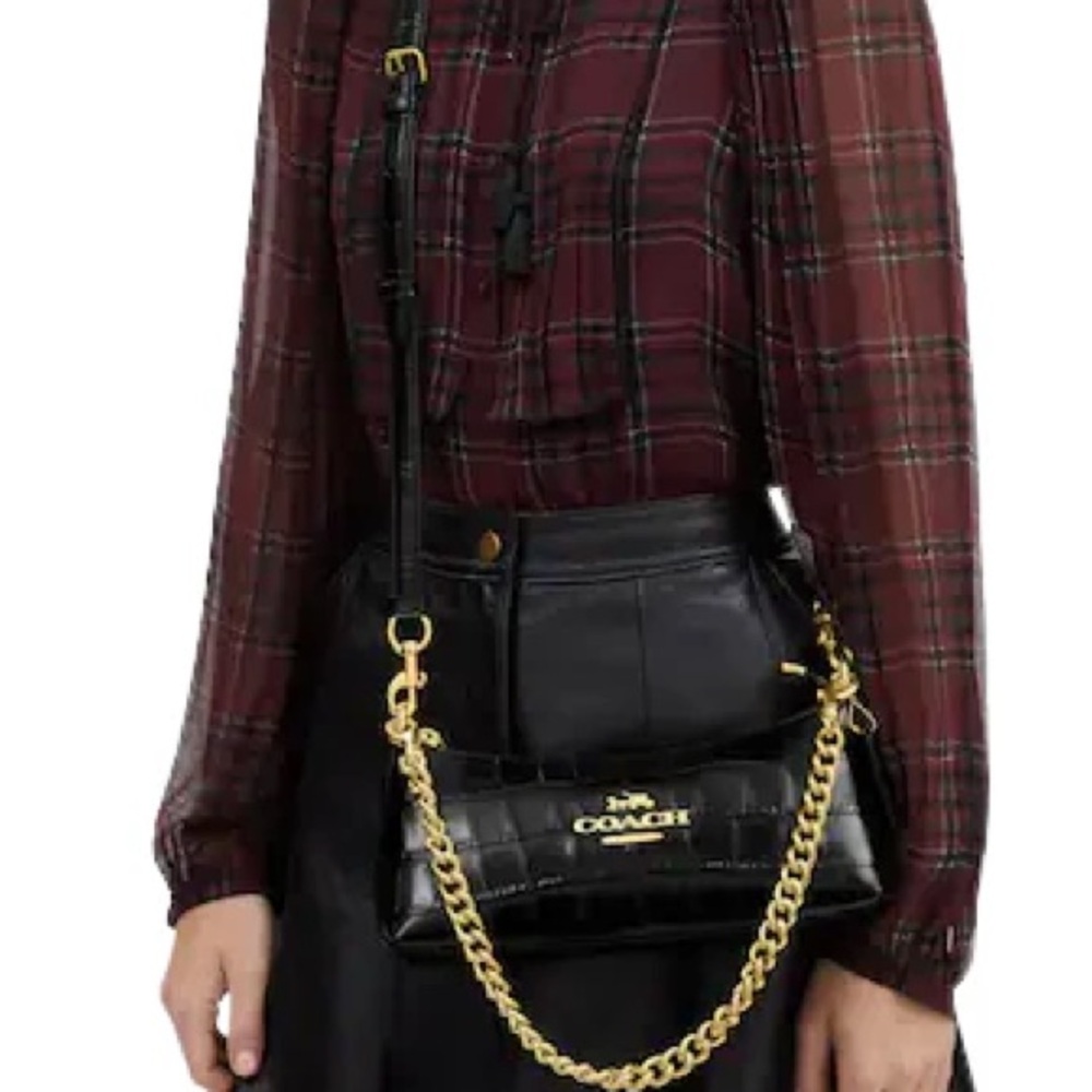 ✨Coach Black Croc Embossed Crossbody Bag with Gold Chain✨